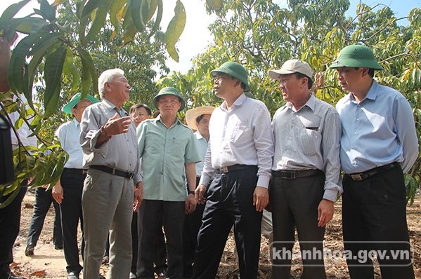 Bộ trưởng Bộ Nông nghiệp và Phát triển nông thôn khảo sát tình hình hạn hán tại Khánh Hòa