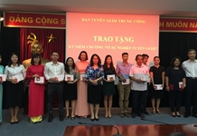 Ban Tuyên giáo Trung ương trao Kỷ niệm chương "Vì sự nghiệp Tuyên giáo"