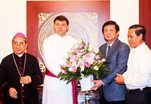 Lãnh đạo tỉnh Khánh Hòa tiếp Tổng Giám mục Marek Zalewski