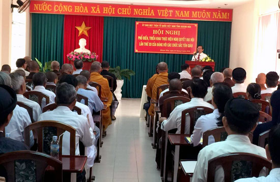 Ủy ban Mặt trận Tổ quốc Việt Nam tỉnh phổ biến, triển khai thực hiện Nghị quyết Đại hội XII của Đảng với các chức sắc tôn giáo