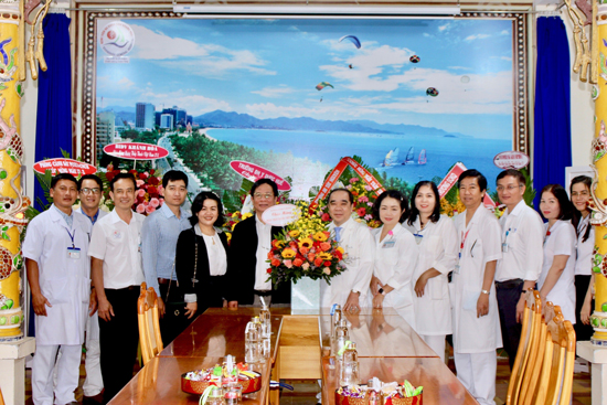 Ban Tuyên giáo Tỉnh uỷ thăm các cơ sở y tế nhân Ngày Thầy thuốc Việt Nam