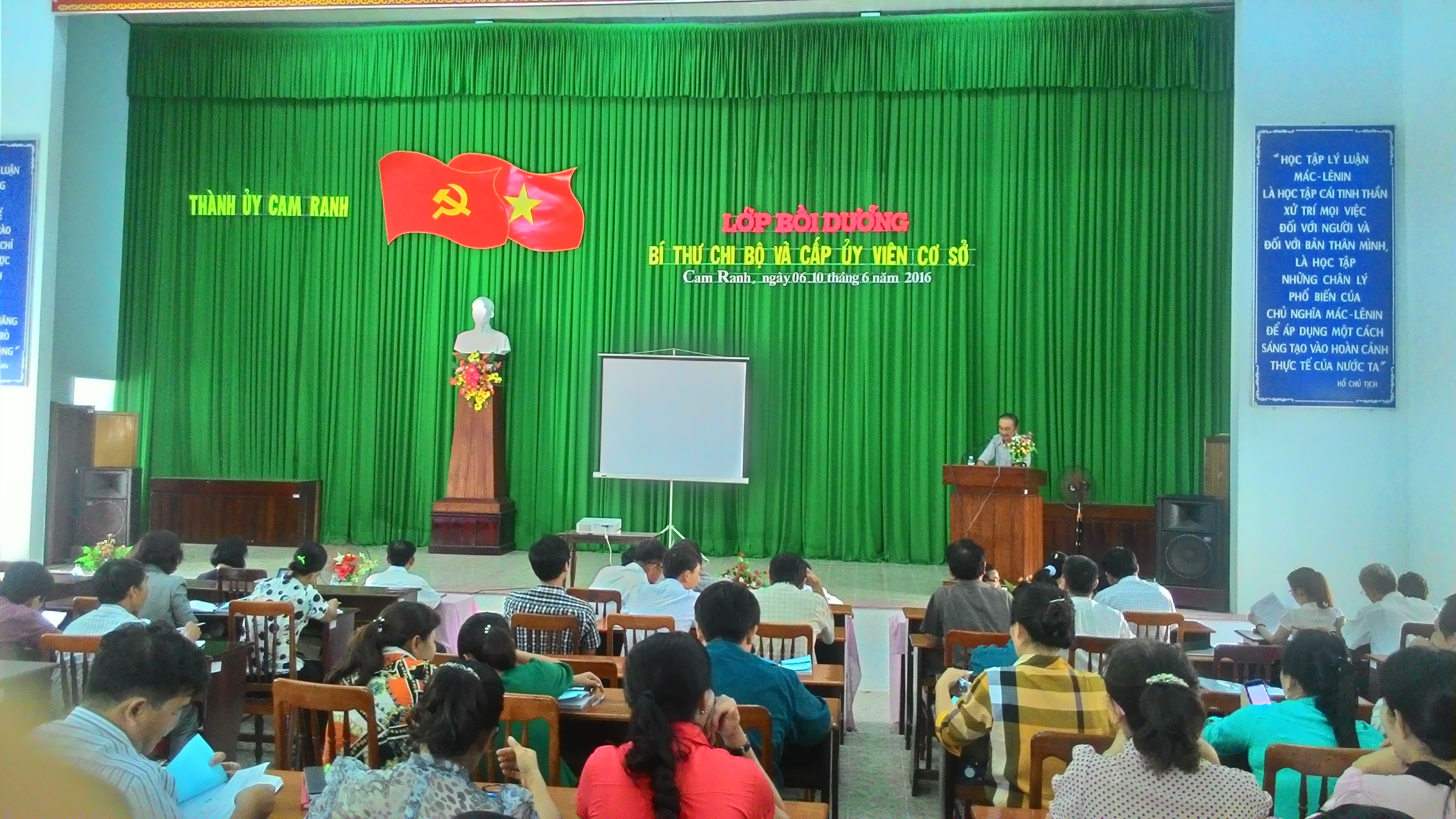 Cam Ranh: Bồi dưỡng nghiệp vụ công tác Đảng cho bí thư và cấp ủy viên cơ sở 