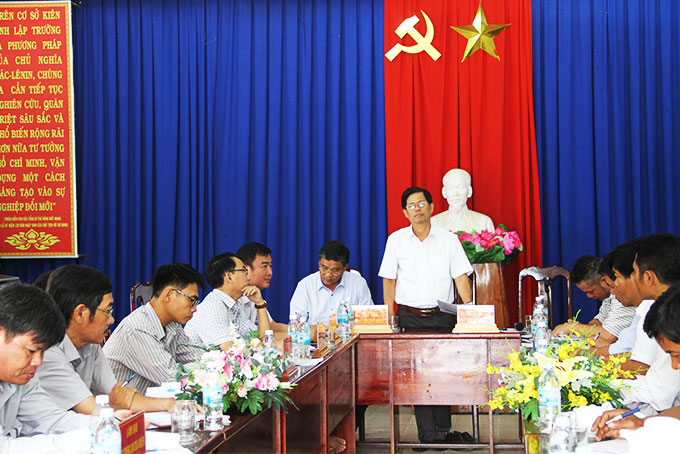Ông Nguyễn Tấn Tuân làm việc với xã Sơn Hiệp
