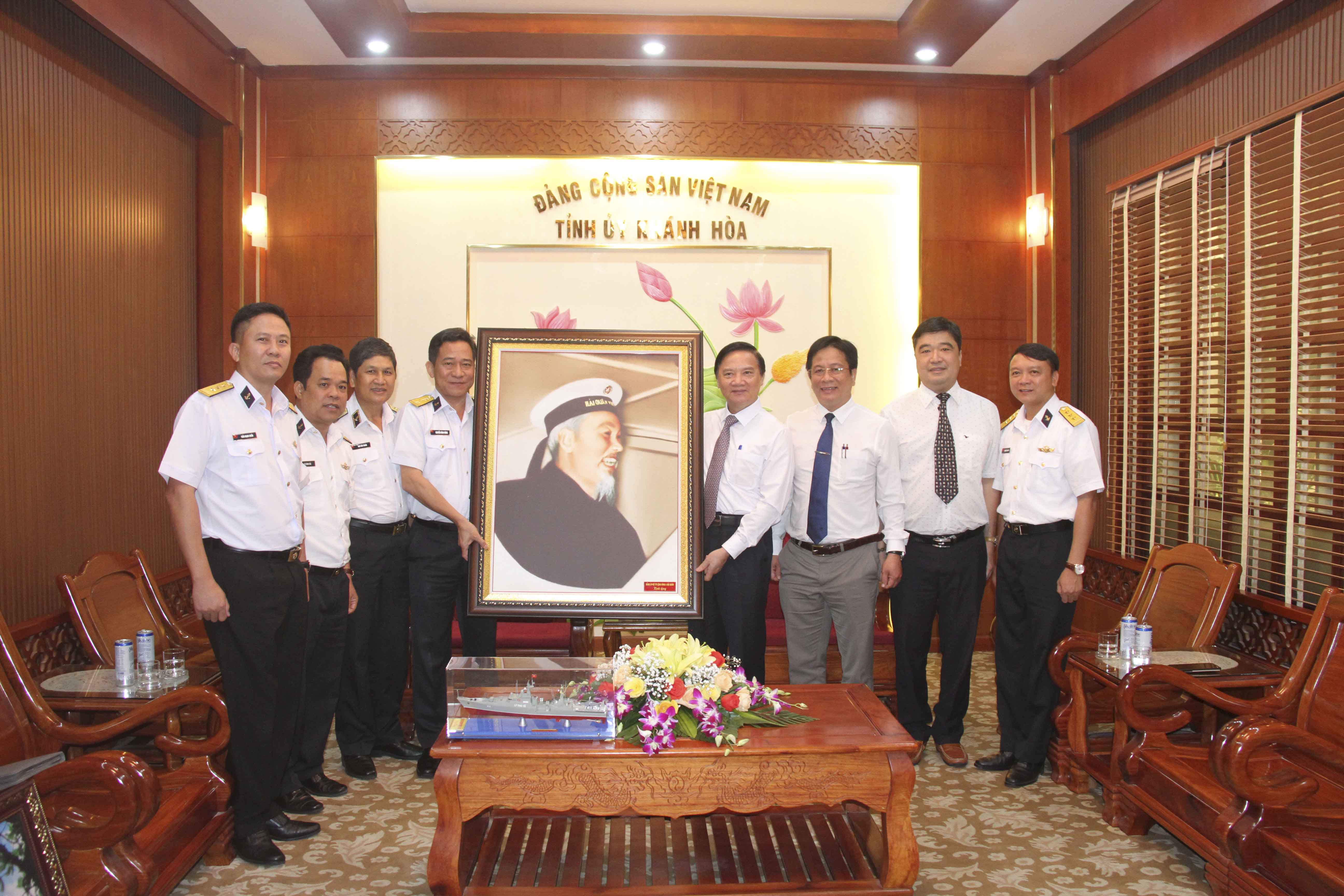 Bí thư Tỉnh ủy Khánh Hòa tiếp lãnh đạo Vùng 4 Hải quân