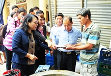 Bộ trưởng Bộ Y tế kiểm tra công tác khắc phục hậu quả do bão tại Khánh Hòa