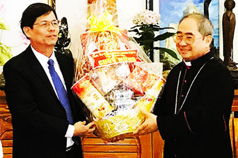 Ông Nguyễn Tấn Tuân thăm Tòa Giám mục Giáo phận Nha Trang và Ban đại diện Tin lành tỉnh