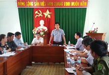 Đồng chí Hồ Văn Mừng làm việc với Đảng ủy xã Vạn Thạnh