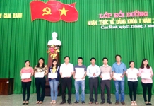 Cam Ranh: 143 học viên được cấp giấy chứng nhận hoàn thành Lớp bồi dưỡng nhận thức về Đảng khóa I năm 2017