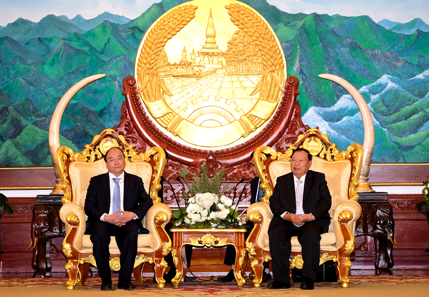 Thủ tướng Nguyễn Xuân Phúc hội kiến lãnh đạo cấp cao Đảng, Nhà nước Lào