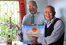 Lãnh đạo tỉnh thăm, chúc Tết các gia đình chính sách tiêu biểu huyện Cam Lâm