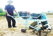 Nông dân sáng tạo máy nông cụ đa năng