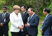 Thủ tướng tiếp xúc song phương tại Hội nghị G7 mở rộng