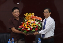 Ông Nguyễn Tấn Tuân thăm, chúc mừng các cơ quan báo chí