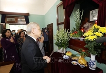 Tổng Bí thư, Chủ tịch nước dâng hương tưởng niệm Chủ tịch Hồ Chí Minh