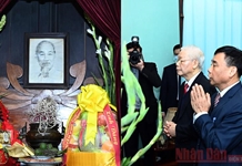 Tổng Bí thư, Chủ tịch nước Nguyễn Phú Trọng dâng hương tưởng nhớ Chủ tịch Hồ Chí Minh tại Nhà 67