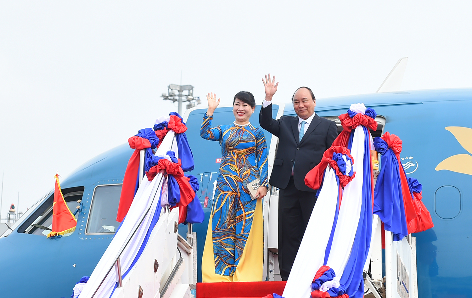 Thủ tướng lên đường thăm Nhật Bản, dự Hội nghị Tương lai châu Á