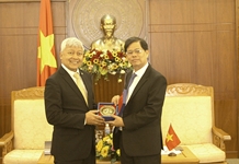 Chủ tịch UBND tỉnh Nguyễn Tấn Tuân tiếp xã giao khách quốc tế