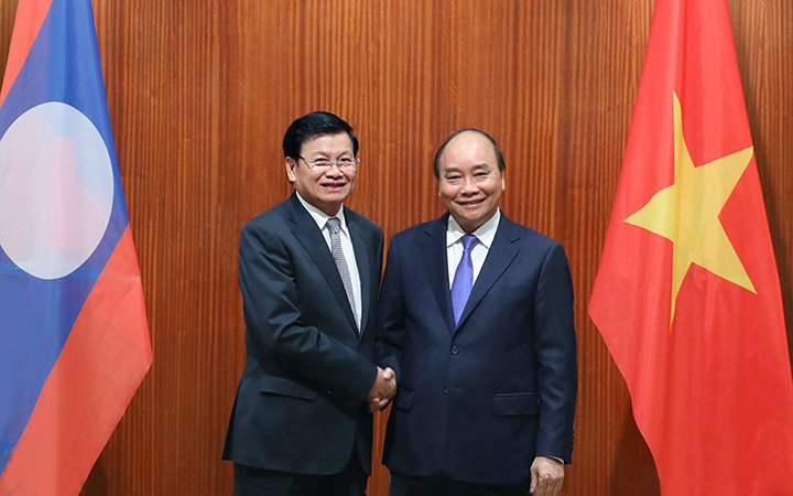 Thủ tướng Nguyễn Xuân Phúc hội đàm Thủ tướng Lào Thoong-lun Xi-xu-lít