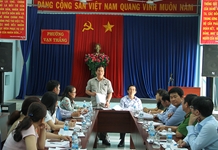 Ông Hồ Văn Mừng làm việc với phường Vạn Thắng