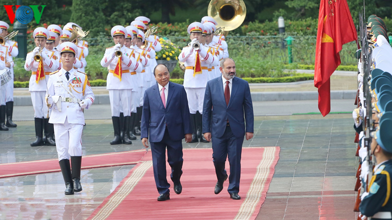 Thủ tướng Nguyễn Xuân Phúc chủ trì lễ đón Thủ tướng Armenia