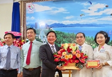 Bí thư Tỉnh ủy Nguyễn Khắc Định thăm các cơ sở y tế