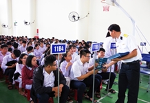 Tuyên truyền biển, đảo cho hơn 1.000 giáo viên, học sinh Trường THPT Phạm Văn Đồng
