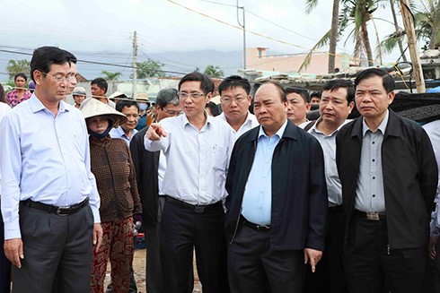Thủ tướng Nguyễn Xuân Phúc chỉ đạo khắc phục hậu quả bão số 12 tại Khánh Hòa