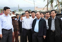 Thủ tướng Nguyễn Xuân Phúc chỉ đạo khắc phục hậu quả bão số 12 tại Khánh Hòa
