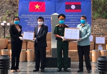 Khánh Hòa tặng vật tư y tế phòng chống dịch Covid-19 cho 2 tỉnh của Lào