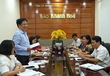 Đồng chí Hồ Văn Mừng, Ủy viên Ban Thường vụ Tỉnh ủy, Trưởng ban Tuyên giáo Tỉnh ủy làm việc với Báo Khánh Hòa