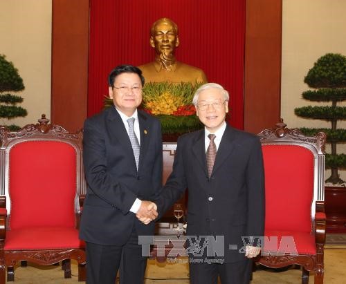 Tổng Bí thư tiếp Thủ tướng Lào Thoongloun Sisoulith