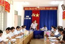 Đồng chí Lê Đức Vinh - Phó Bí thư Tỉnh ủy, Chủ tịch UBND tỉnh Khánh Hòa làm việc với xã Sơn Trung 