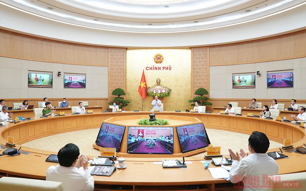 Thủ tướng Nguyễn Xuân Phúc chủ trì hội nghị trực tuyến về Chính phủ điện tử
