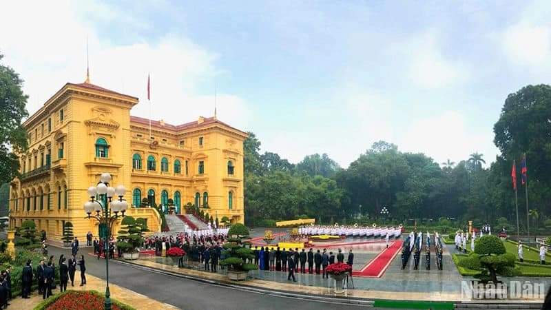 [Ảnh] Lễ đón Thủ tướng Chính phủ nước Cộng hòa Dân chủ Nhân dân Lào Sonexay Siphandone và Phu nhân
