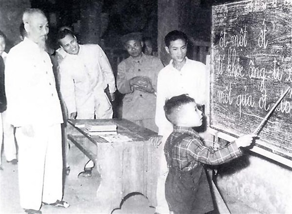 Đội ngũ nhà giáo Việt Nam thực hiện lời dạy của Bác “Người Thầy phải chú ý cả tài và đức”