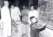 Đội ngũ nhà giáo Việt Nam thực hiện lời dạy của Bác “Người Thầy phải chú ý cả tài và đức”