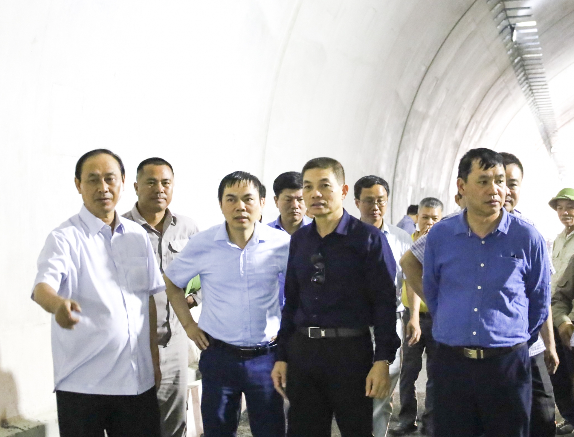 Thứ trưởng Bộ Giao thông vận tải Lê Đình Thọ kiểm tra dự án cao tốc Nha Trang - Cam Lâm