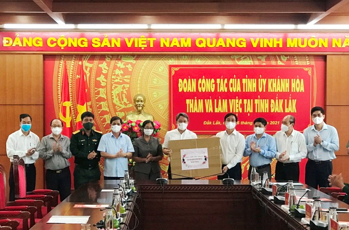 Tỉnh Khánh Hòa hỗ trợ vật chất giúp tỉnh Đắk Lắk phòng, chống dịch Covid-19