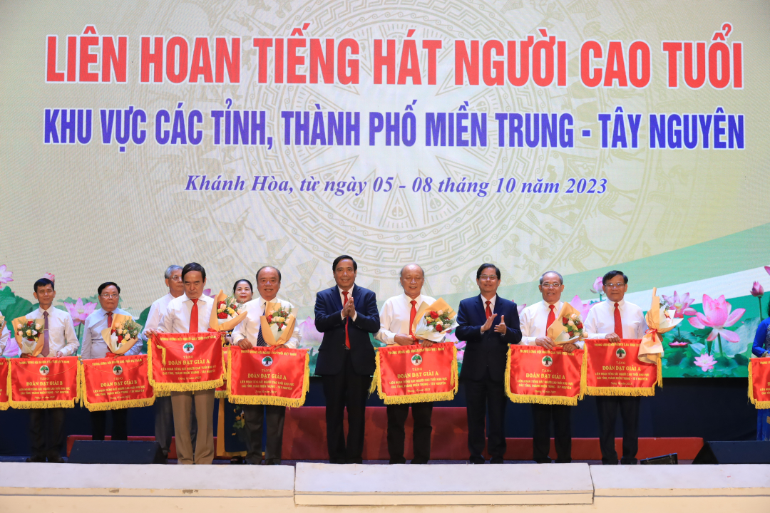 Tổng kết, trao giải Liên hoan tiếng hát người cao tuổi khu vực miền Trung - Tây Nguyên