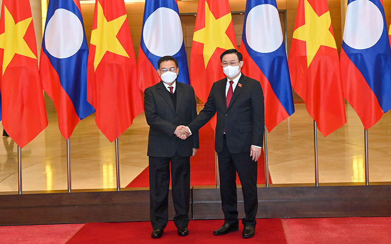 Chủ tịch Quốc hội Lào kết thúc tốt đẹp chuyến thăm chính thức Việt Nam