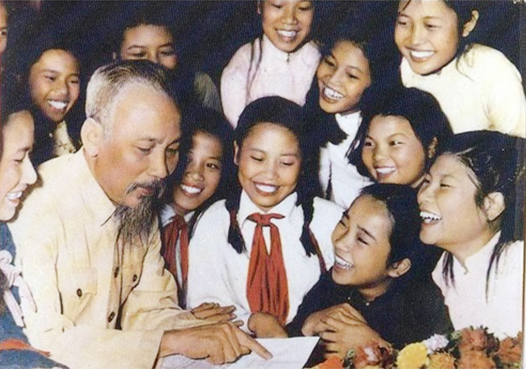Vận dụng quan điểm của Chủ tịch Hồ Chí Minh về chiến lược “trồng người” vào giáo dục đạo đức, lối sống cho thanh niên Việt Nam hiện nay