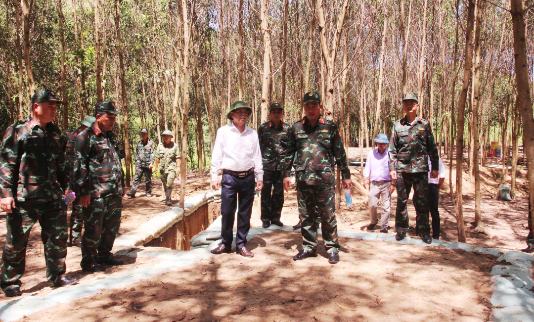 Chủ tịch UBND tỉnh Khánh Hòa kiểm tra thực địa công tác chuẩn bị diễn tập khu vực phòng thủ