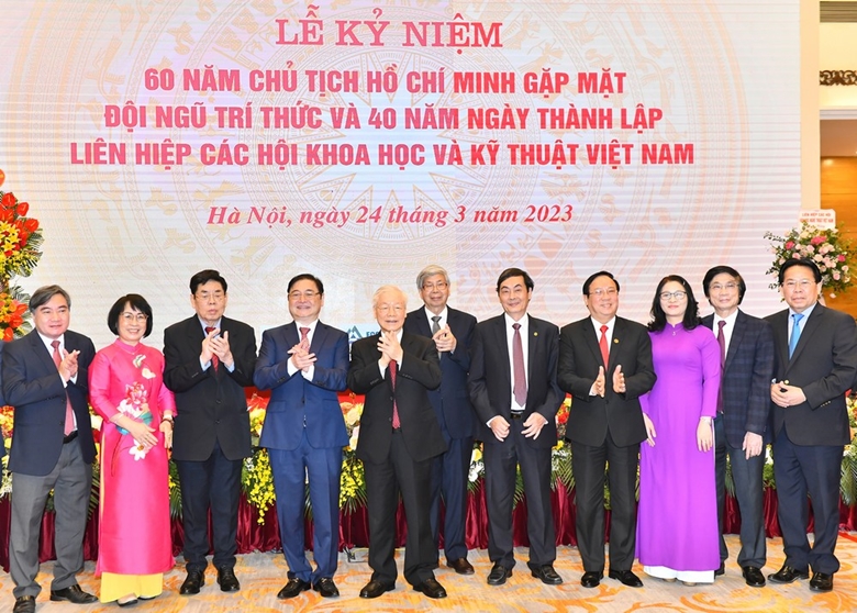 Xây dựng, phát triển đội ngũ trí thức Việt Nam theo tư tưởng Hồ Chí Minh