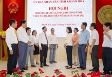 Chủ tịch UBND tỉnh Nguyễn Tấn Tuân đối thoại với nông dân