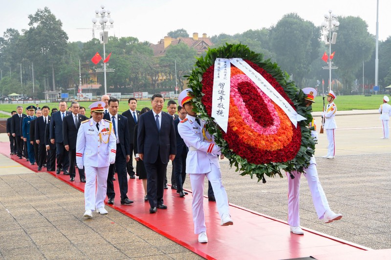  [Ảnh] Tổng Bí thư, Chủ tịch Trung Quốc Tập Cận Bình vào Lăng viếng Chủ tịch Hồ Chí Minh 