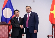 Thủ tướng Phạm Minh Chính gặp Thủ tướng Phankham Viphavanh