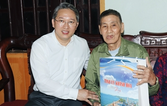 Bí thư Tỉnh ủy Nguyễn Hải Ninh thăm cựu chiến binh Thái Nguyên từng công tác ở Khánh Hòa