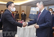 Chủ tịch Quốc hội Vương Đình Huệ tiếp đại diện một số tập đoàn lớn của Hàn Quốc