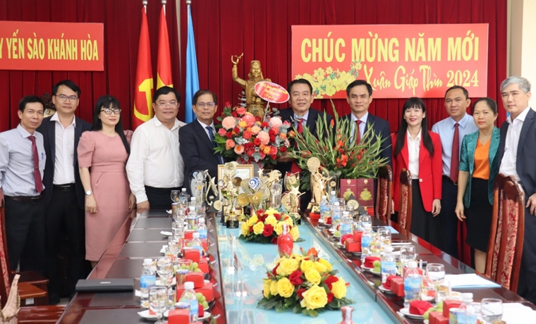 Chủ tịch UBND tỉnh Nguyễn Tấn Tuân thăm, chúc Tết các đơn vị, doanh nghiệp