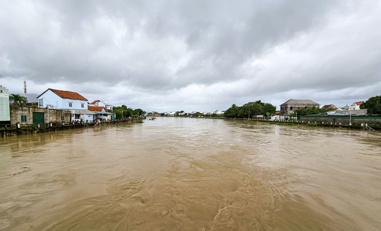 Lũ trên sông Dinh Ninh Hòa đang giảm, toàn tỉnh tiếp tục có mưa
